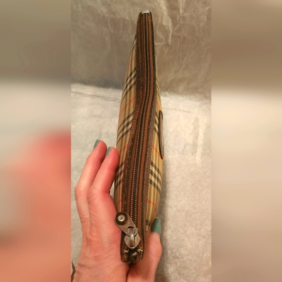 VINTAGE Burberry Checked Pouch 9.5" X 5.75" - Picture 6 of 9